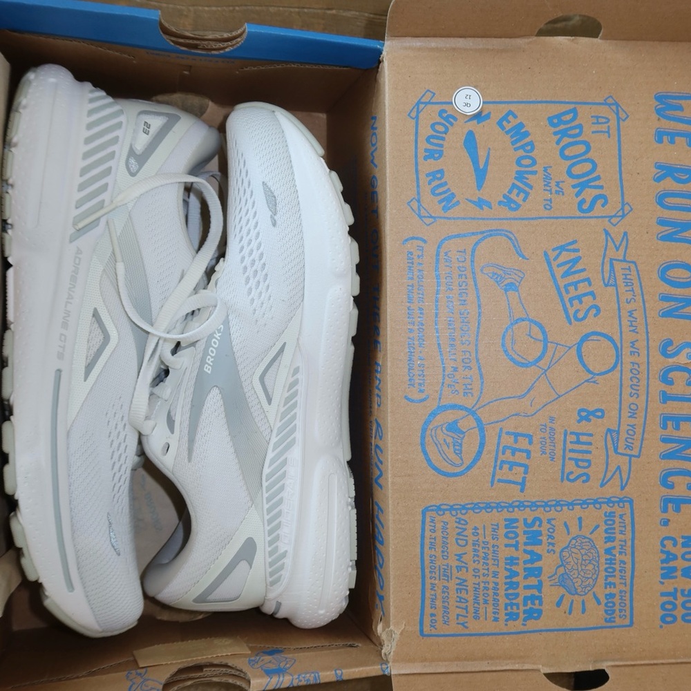 BRAND NEW - BROOKS Women’s Adrenaline GTS 23 Supportive Running Shoe